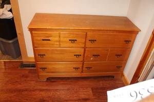 lot 333 image: Wood Dresser 6-drawer