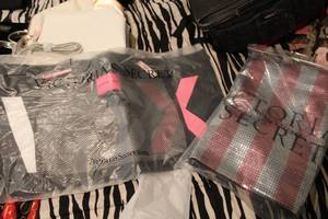 lot 360 image: Lot of (2) Victorias Secret Carry Bags (in original packaging)