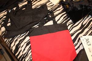 lot 362 image: Lot of (2) Carry Bags