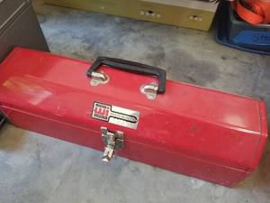 lot 433 image: Waterloo Industries Metal Tool Box with Tool Tray