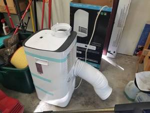 lot 561 image: Portable AC Unit