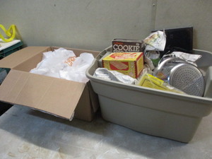 2 Boxes of Kitchen Lot