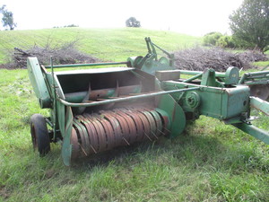 John Deere 14T Baler