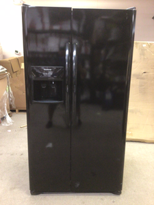 Frigidaire 25.5-cu ft Side-by-Side Refrigerator with Ice Maker (Black)