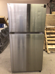 Samsung 21.1-cu ft Top-Freezer Refrigerator (Stainless Steel) ENERGY STAR SLIGHTLY DAMAGED