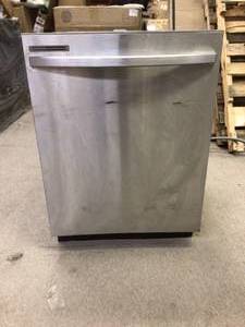 Samsung Dishwasher Slightly Damaged