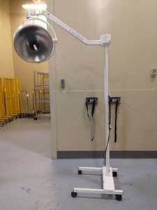 lot 77 image: WOW MSRP $3200 ALM Centurion Mobile Floating Arm Surgical Exam Light - Great Working Condition