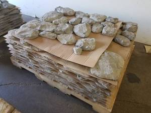 Greys Bay Stone Veneer Split-Face Flats Light 100-sq.ft. (on pallet)