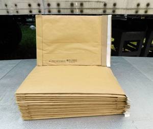 lot 203 image: Lot of 17 Jiffy #5 Padded Mailers