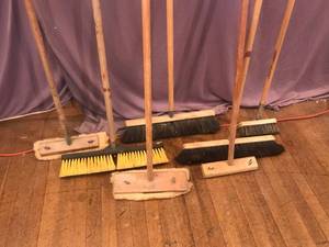 Brooms & Applicators