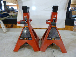 2 Big Red Jack Stands