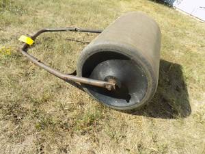 lot 2 image: Lawn Roller