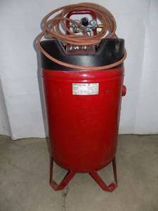 lot 6 image: Air Tank on wheels