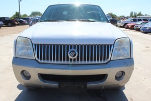 lot 12 image: 2003 Mercury Mountaineer AWD