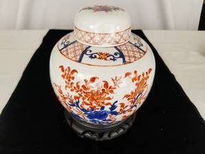 lot 43 image: Vintage Japanese Jar