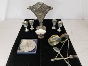 lot 55 image: Vintage Decorative Metal Lot