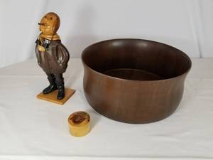 lot 61 image: Vintage Wood Lot