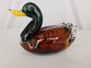 lot 5 image: Art Glass Duck