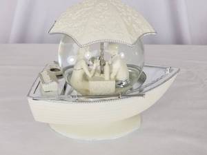 lot 8 image: Musical Snow Globes