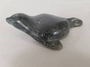 lot 12 image: Inuit Art Handmade Soapstone Seal