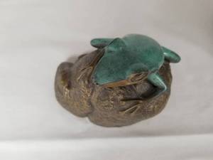 lot 15 image: Vanderlei Bronze Frog and Cast Iron Rabbit