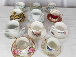lot 20 image: Vintage Teacups and Saucers