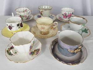 lot 21 image: Vintage Teacups and Saucers
