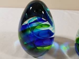lot 86 image: Art Glass