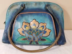 lot 91 image: Anuschka Purse