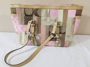 lot 92 image: Coach Purse