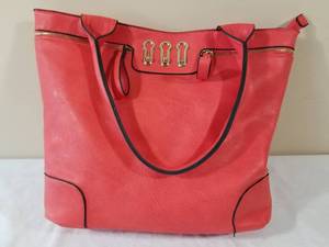 lot 93 image: Kate Spade Purse
