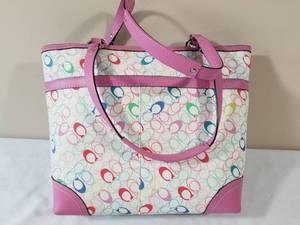 lot 96 image: Coach Purse