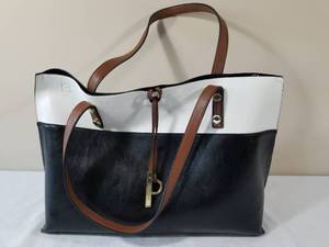 lot 97 image: Calvin Klein Purse