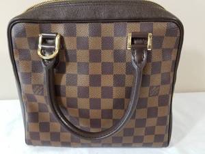 lot 100 image: Louis Vuitton Purse