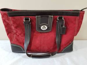 lot 101 image: Coach Purse