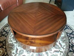 lot 128 image: Round Coffee Table