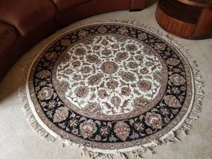 lot 130 image: Handmade Wool Rug