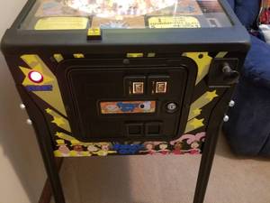 lot 142 image: Family Guy Pinball Machine
