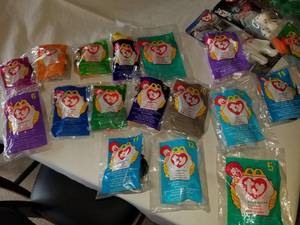 lot 152 image: Beanie Babies 