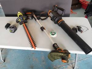 lot 154 image: Battery Powered Yard Tools