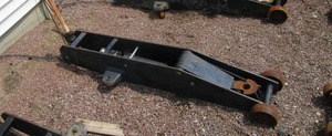 lot 4 image: 10 Ton Floor Jack