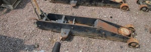 lot 7 image: Pneumatic 10 Ton Floor Jack