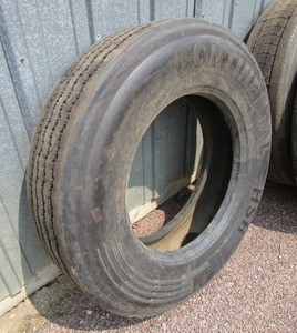 lot 20 image: Continental 27580 R 22.5 Recap Truck Tire