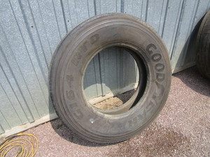 lot 21 image: Goodyear 11 R 22-5 Recap Truck Tire