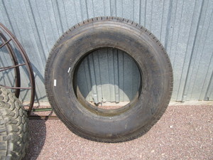 lot 24 image: Kuret 11 R 24.5 Recap Truck Tire