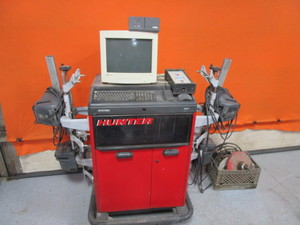 lot 27 image: Hunter R611 Wheel Alignment Machine