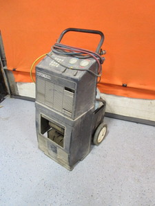lot 28 image: Robinair AC Refrigerant Machine