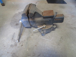 lot 67 image: Craftsman 5 12 Bench Vise