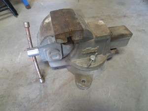 lot 68 image: Allied 6 Heavy Duty Bench Vise