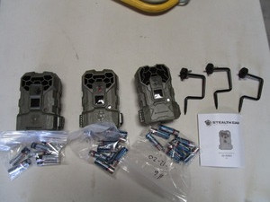 lot 86 image: (3) Trail Cams